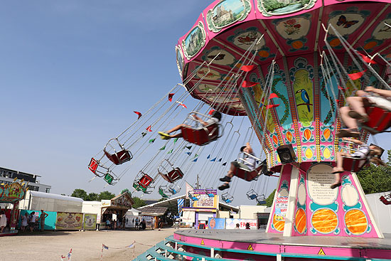 Kettenkarussell bei "Sommer Dahoam" in Vaterstetten (©Foto: Martin Schmitz)